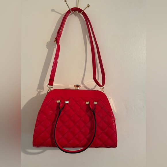 Elegant Red Quilted Women's Bag - Picture 3 of 5